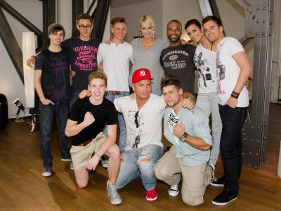 X Factor 2011 Top 12 Kandidaten mit Juroren X Factor 2011 Top 12 Kandidaten mit Juroren
