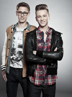 X Factor 2011 Top 12 Kandidaten mit Juroren X Factor 2011 Top 12 Kandidaten mit Juroren