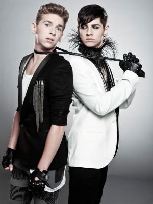 X Factor 2011 Top 12 Kandidaten mit Juroren X Factor 2011 Top 12 Kandidaten mit Juroren