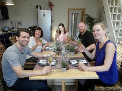Das perfekte Dinner: Fünf Hobbyköche kochen 100 % vegan Das perfekte Dinner: Fünf Hobbyköche kochen 100 % vegan