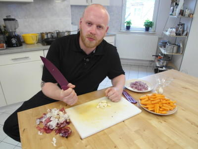 Das perfekte Dinner: Fünf Hobbyköche kochen 100 % vegan Das perfekte Dinner: Fünf Hobbyköche kochen 100 % vegan