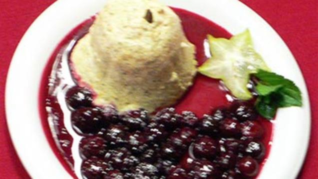 Rezept: Kürbiskernparfait auf Schwarzbeertraum Rezept: Kürbiskernparfait auf Schwarzbeertraum