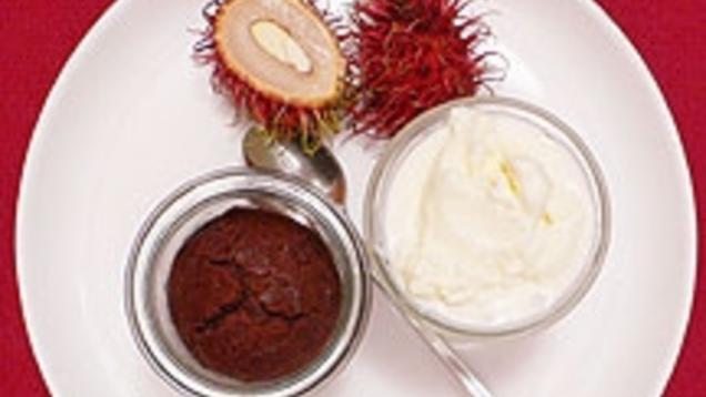Rezept: Holunderblüten-Lassi-Eis mit Happy End Rezept: Holunderblüten-Lassi-Eis mit Happy End