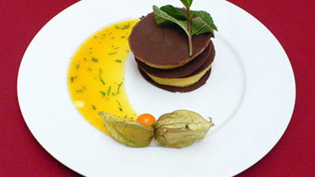 Rezept: Passionsfruchtmousse mit Orangen-Minze-Olivenöl-Soße Rezept: Passionsfruchtmousse mit Orangen-Minze-Olivenöl-Soße