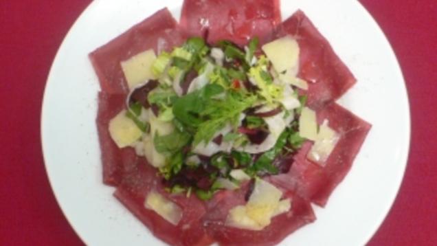 Rezept: Fenchelsalat mit Bündnerfleisch und Parmesan Rezept: Fenchelsalat mit Bündnerfleisch und Parmesan