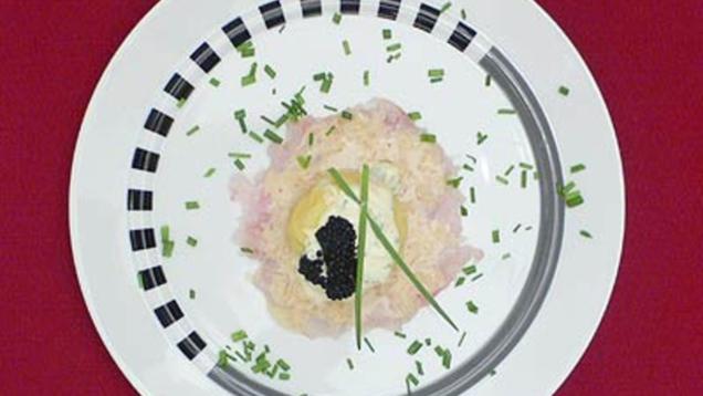 Rezept: Kartoffel-Kaviar-Knödel auf mariniertem Loup de mer mit weißer Periyar-Pfeffer-Butter Rezept: Kartoffel-Kaviar-Knödel auf mariniertem Loup de mer mit weißer Periyar-Pfeffer-Butter