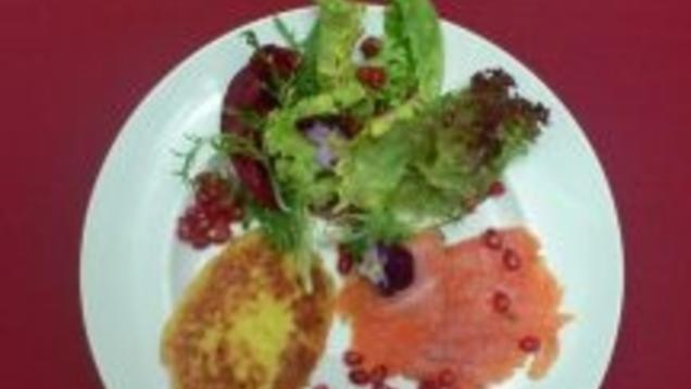 Rezept: Gebeizter Saibling mit Salat und Reiberdatschi Rezept: Gebeizter Saibling mit Salat und Reiberdatschi