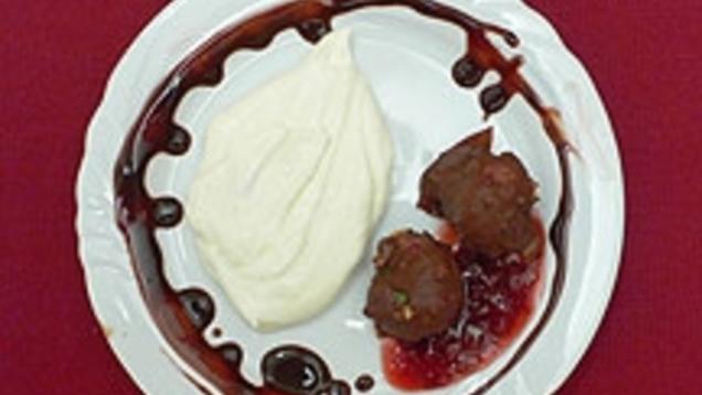 Rezept: Erdbeeren im Schoko-Knuspermantel an Frischkäsecreme Rezept: Erdbeeren im Schoko-Knuspermantel an Frischkäsecreme