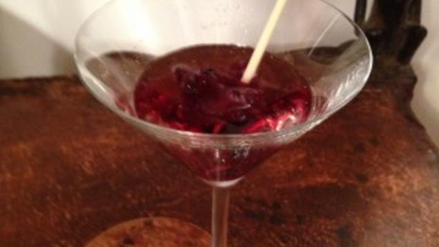 Rezept: Aperitif: Champagner mit Hibiskus Rezept: Aperitif: Champagner mit Hibiskus