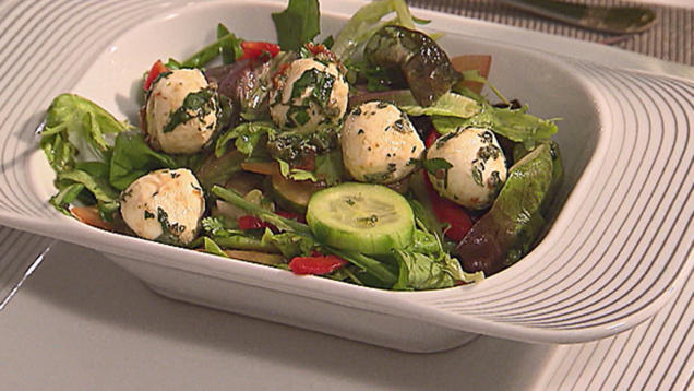 Rezept: Pflücksalat mit Mozzarella (Ricky Harrys) Rezept: Pflücksalat mit Mozzarella (Ricky Harrys)