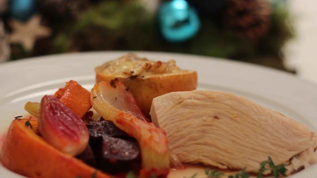 Rezept: Truthahn groß & saftig, Herbstgemüse aus dem Ofen & Bratapfel, salzige Salbeibutter Rezept: Truthahn groß & saftig, Herbstgemüse aus dem Ofen & Bratapfel, salzige Salbeibutter