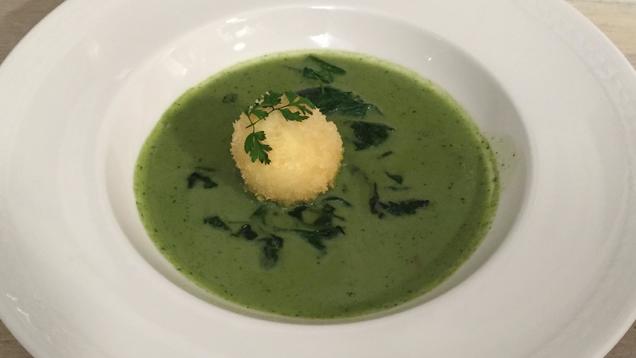 Rezept: Schaumsüppchen von Gartenkräutern mit gebackenem Ei Rezept: Schaumsüppchen von Gartenkräutern mit gebackenem Ei