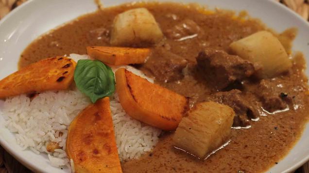 Rezept: Rinderragout in herzhafter Erdnusssauce mit Afrikanischem Gemüse und Reis Rezept: Rinderragout in herzhafter Erdnusssauce mit Afrikanischem Gemüse und Reis
