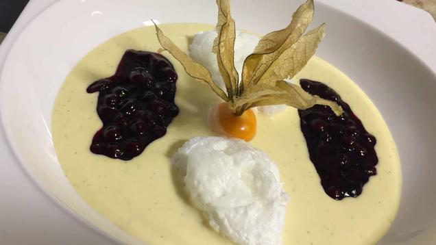 Rezept: Schneeballen mit Heidelbeeren in Vanillesauce Rezept: Schneeballen mit Heidelbeeren in Vanillesauce