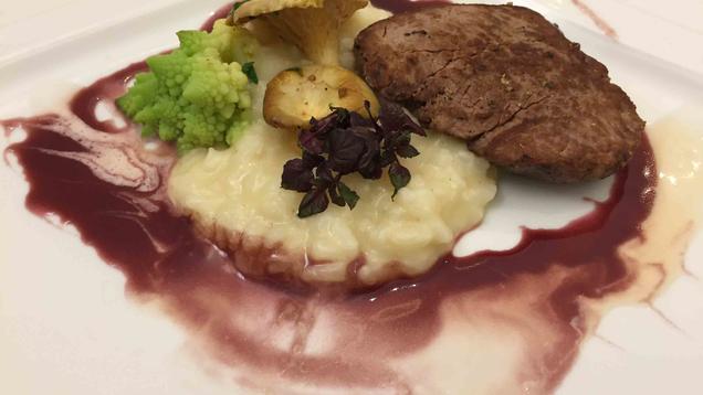 Rezept: Überbratene Rinderfiletscheiben in Rotwein mit handgerührtem Risotto Rezept: Überbratene Rinderfiletscheiben in Rotwein mit handgerührtem Risotto