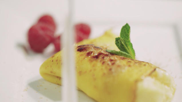 Rezept: Zitronencreme im Safrancrêpe Rezept: Zitronencreme im Safrancrêpe