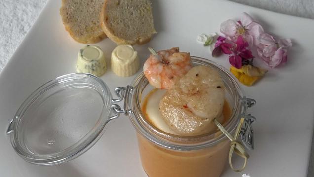 Rezept: Wurzelcappuccino mit Mandelmilch-Safran-Schaum Rezept: Wurzelcappuccino mit Mandelmilch-Safran-Schaum