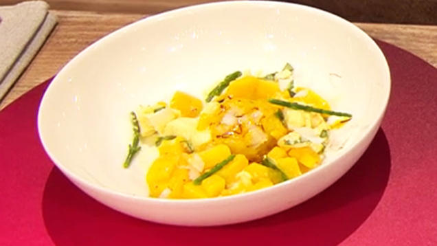 Rezept: Mozzarella-Mango-Salat mit Jakobsmuschel (Ella Endlich) Rezept: Mozzarella-Mango-Salat mit Jakobsmuschel (Ella Endlich)