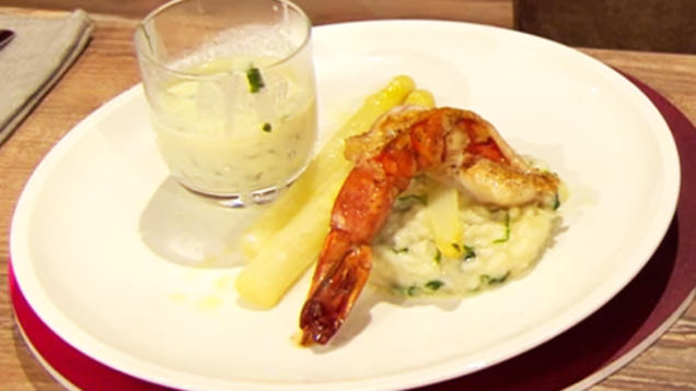Rezept: Spargelrisotto mit Bärlauch und Riesengarnele (Blick in Alis Topf) Rezept: Spargelrisotto mit Bärlauch und Riesengarnele (Blick in Alis Topf)