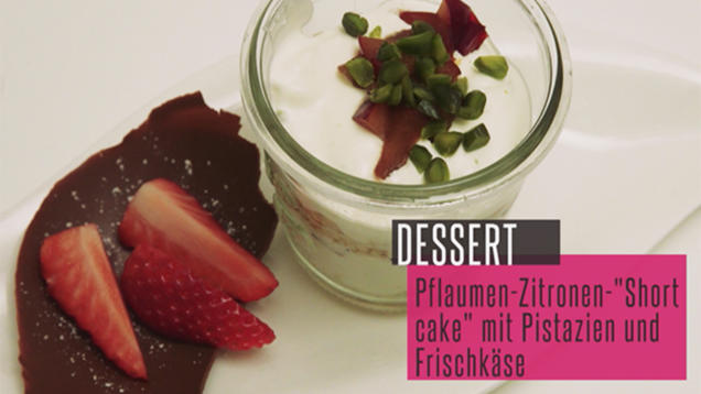 Rezept: Pflaumen-Zitronen-Shortcake mit Pistazien und Frischkäse Rezept: Pflaumen-Zitronen-Shortcake mit Pistazien und Frischkäse