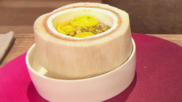 Rezept: Gefüllte Kokosnuss mit Matcha (Blick in Trettls Topf) Rezept: Gefüllte Kokosnuss mit Matcha (Blick in Trettls Topf)
