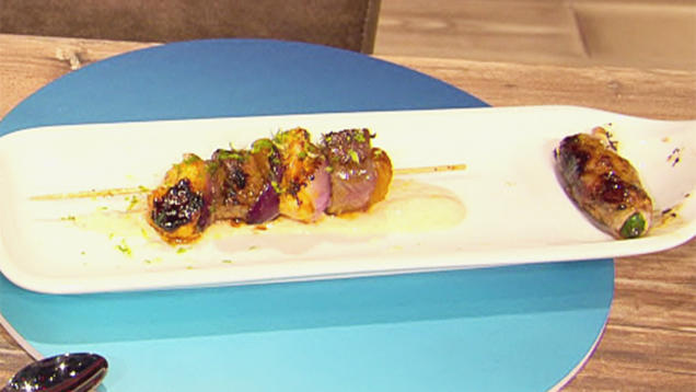 Rezept: Aprikosen-Fleisch-Spieß "Sosaties" mit gefüllten Jalapeño Poppers (Otlile Mabuse) Rezept: Aprikosen-Fleisch-Spieß "Sosaties" mit gefüllten Jalapeño Poppers (Otlile Mabuse)
