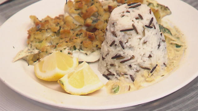 Rezept: Dorschfilet mit Brotkruste trifft Basmati und Wildreis neben Spinat-Sahne-Soße Rezept: Dorschfilet mit Brotkruste trifft Basmati und Wildreis neben Spinat-Sahne-Soße