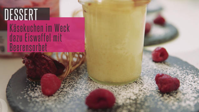 Rezept: Käsekuchen im Weck mit selbstgemachter Eiswaffel und Beerensorbet Rezept: Käsekuchen im Weck mit selbstgemachter Eiswaffel und Beerensorbet