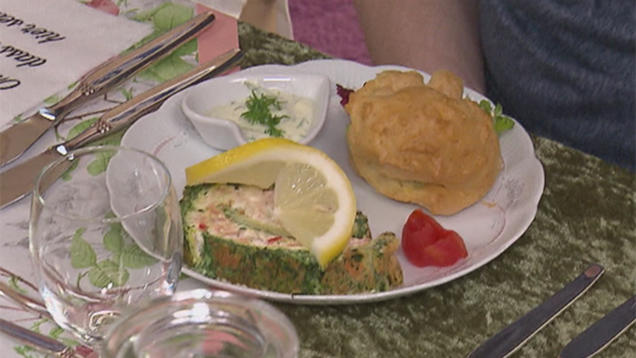 Rezept: Lachsroulade / Windbeutel mit Krabben Rezept: Lachsroulade / Windbeutel mit Krabben