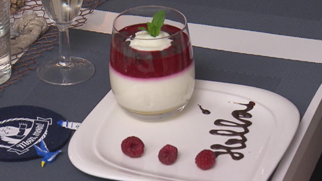 Rezept: Bottermelkdessertcreme mit Himbeersauce Rezept: Bottermelkdessertcreme mit Himbeersauce