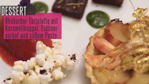 Rezept: Rhabarbertartelette mit Karamellkuppel Rezept: Rhabarbertartelette mit Karamellkuppel