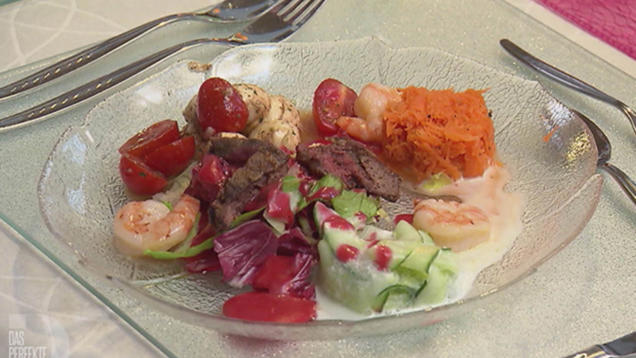 Rezept: Salatplatte à la Adrian mit frischem Baguette Rezept: Salatplatte à la Adrian mit frischem Baguette