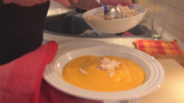 Rezept: Kürbiscremesuppe mit Taschenkrebsfleisch Rezept: Kürbiscremesuppe mit Taschenkrebsfleisch