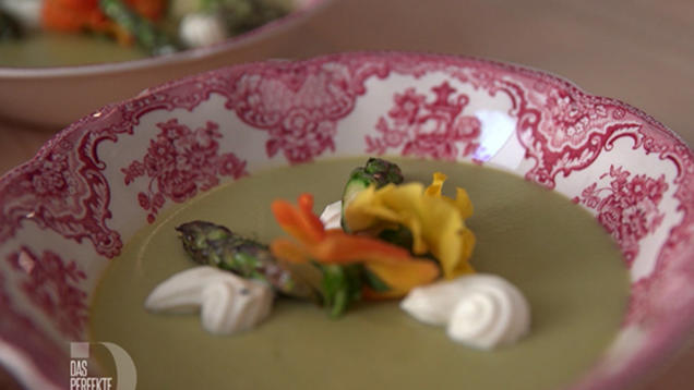 Rezept: Spargelmousse und gegrillte Spargelspitzen mit Limetten-Crème-fraîche Rezept: Spargelmousse und gegrillte Spargelspitzen mit Limetten-Crème-fraîche