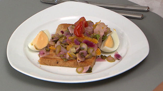 Rezept: Spargelsalat auf geröstetem Toast Rezept: Spargelsalat auf geröstetem Toast