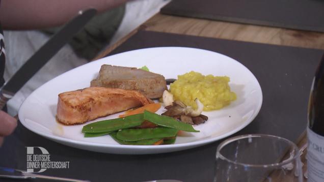 Rezept: Lachs- und Thunfischfilet mit Zitronenreis und Zuckererbsen, Möhrchen und Austernpilzen Rezept: Lachs- und Thunfischfilet mit Zitronenreis und Zuckererbsen, Möhrchen und Austernpilzen