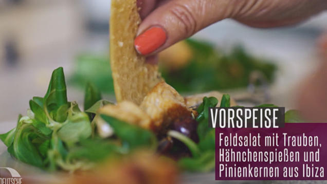 Rezept: Feldsalat mit Traubenvinaigrette und Hähnchenspießen Rezept: Feldsalat mit Traubenvinaigrette und Hähnchenspießen