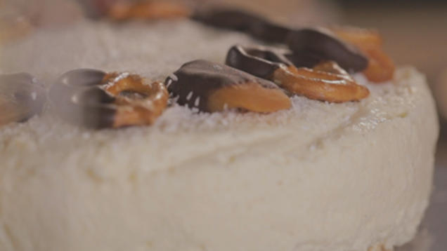 Rezept: Vanilletorte mit Wackelpudding-Überraschung Rezept: Vanilletorte mit Wackelpudding-Überraschung