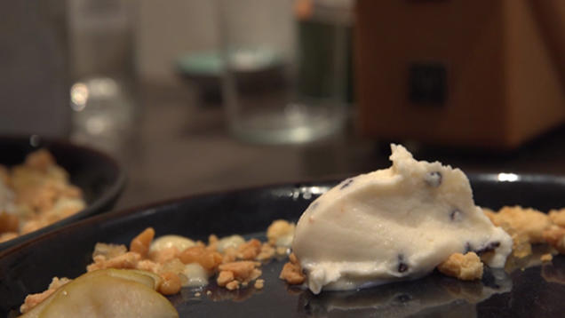 Rezept: Birne aus dem Eiskeller, dazu Ingwer, Riesling und Honig Rezept: Birne aus dem Eiskeller, dazu Ingwer, Riesling und Honig