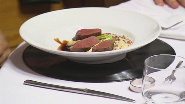 Rezept: Rehfilet mit Keitln an Saftl und an Grammlrisotto mit Frühlingszwiebeln Rezept: Rehfilet mit Keitln an Saftl und an Grammlrisotto mit Frühlingszwiebeln