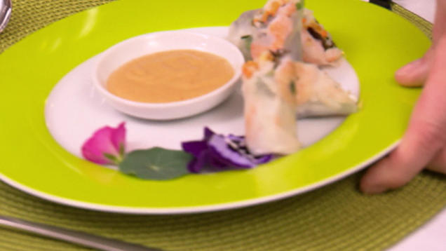 Rezept: Sommerrollen mit Erdnusssoße Rezept: Sommerrollen mit Erdnusssoße