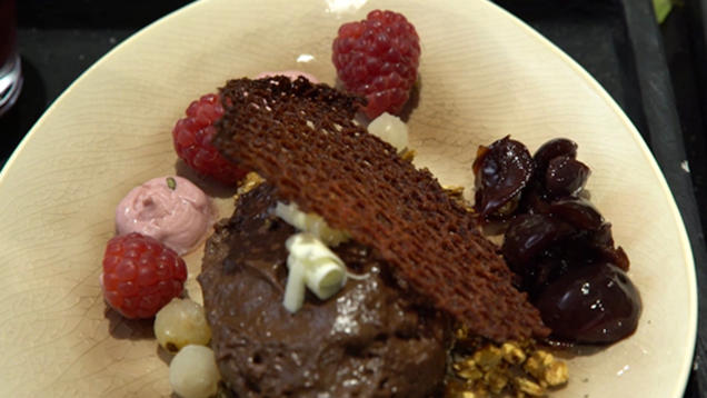 Rezept: „Schwarzwälder Beerenliebe“: Variation von Kirschen und Waldbeeren - Schokolade Rezept: „Schwarzwälder Beerenliebe“: Variation von Kirschen und Waldbeeren - Schokolade