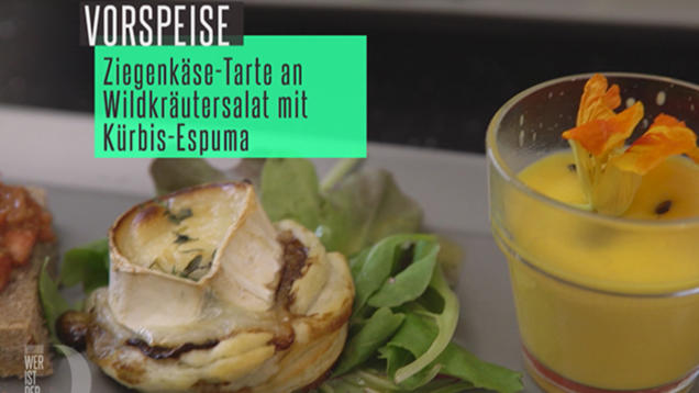 Rezept: Ziegenkästarte an Wildkräutersalat und Kürbisespuma Rezept: Ziegenkästarte an Wildkräutersalat und Kürbisespuma