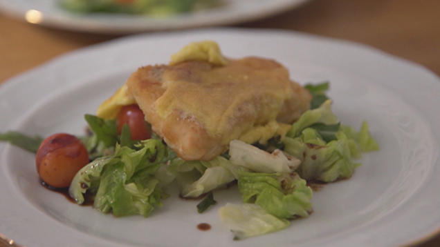 Rezept: Omas Dorschfilet mit Aioli auf Salat, karamellisierten Pistazien und Balsamicotomaten Rezept: Omas Dorschfilet mit Aioli auf Salat, karamellisierten Pistazien und Balsamicotomaten