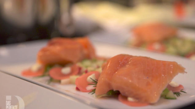 Rezept: Lachs an Apfel-Gurken-Radieschen-Salat und Wasabi-Gurken-Eis Rezept: Lachs an Apfel-Gurken-Radieschen-Salat und Wasabi-Gurken-Eis