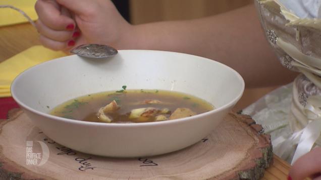 Rezept: "Pimp dei Frankensüpple": Klare Rinderbrühe mit verschiedenen Einlagen Rezept: "Pimp dei Frankensüpple": Klare Rinderbrühe mit verschiedenen Einlagen