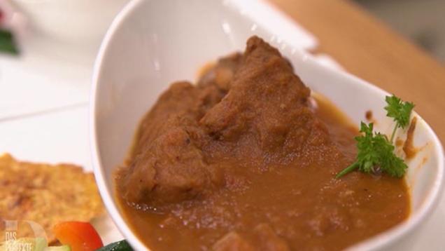 Rezept: Gulasch aus dem Römertopf mit Gemüsepäckchen und Rösti Rezept: Gulasch aus dem Römertopf mit Gemüsepäckchen und Rösti