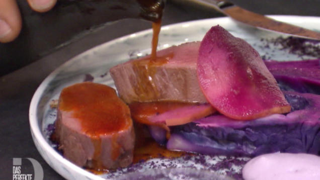 Rezept: Hirschrücken mit Rotkohl und Vitelottenpüree Rezept: Hirschrücken mit Rotkohl und Vitelottenpüree