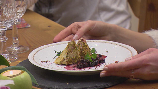 Rezept: Bäumchen mit Rosmarin-Beeren-Kompott Rezept: Bäumchen mit Rosmarin-Beeren-Kompott