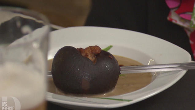 Rezept: Maronencremesuppe mit Portweinpflaume Rezept: Maronencremesuppe mit Portweinpflaume